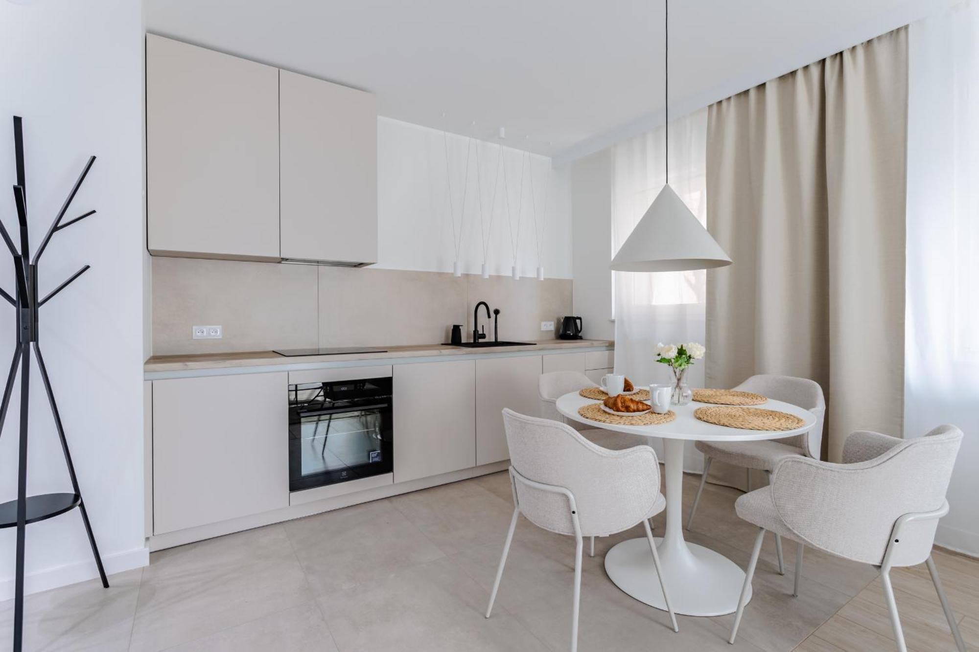 Nowoczesny Apartament Very Berry W Poznaniu Z Parkingiem I Biurkiem By Noclegi Renters Exterior foto
