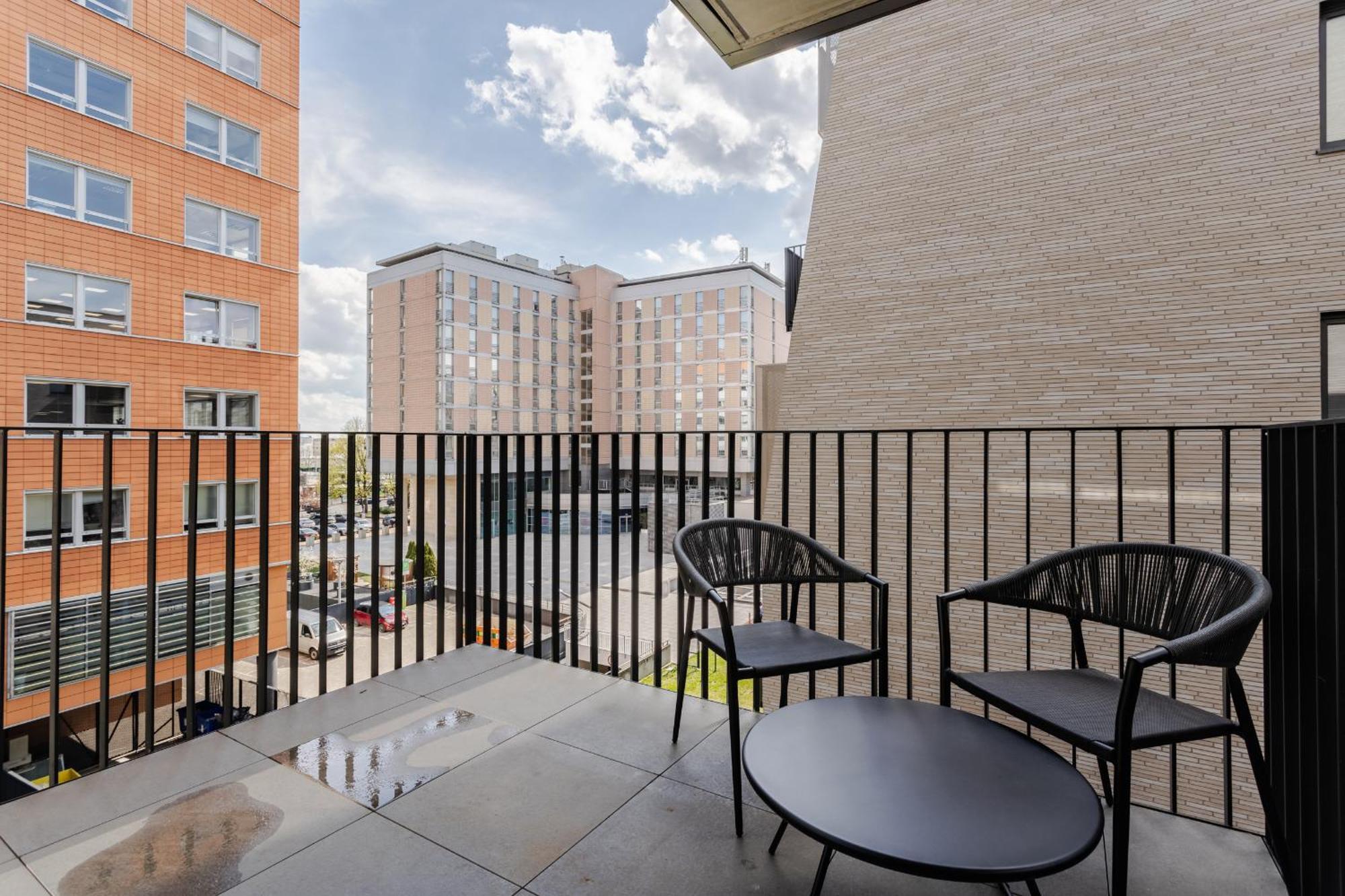 Nowoczesny Apartament Very Berry W Poznaniu Z Parkingiem I Biurkiem By Noclegi Renters Exterior foto